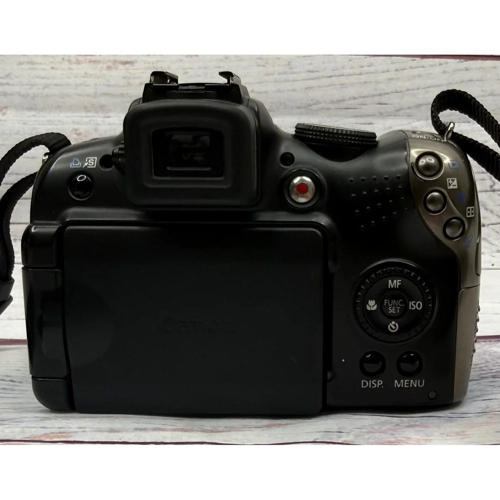 Canon PowerShot SX20 IS 12.1MP Digital Camera 20x Optical Zoom Black Bundle